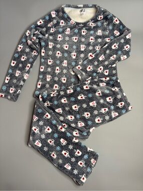 PJ Essentials Cozy Gray Women Fleece Pajama Set with Hot Cocoa & Snowflake Print